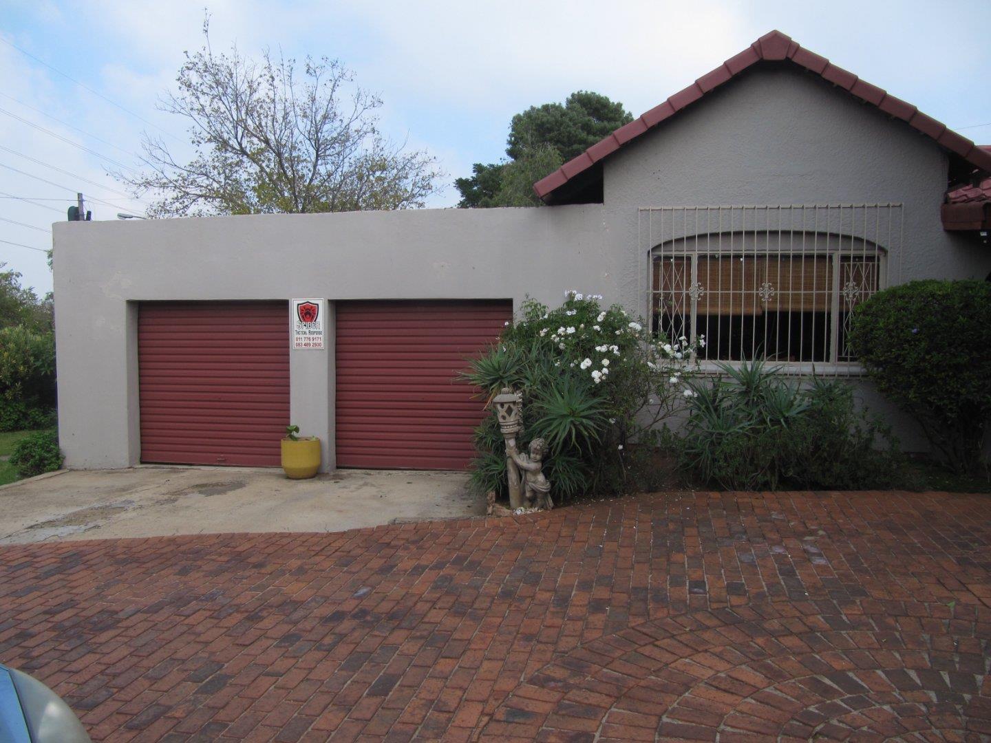 3 Bedroom House for sale in Simmerfield 13 Hollins Road P24114279807