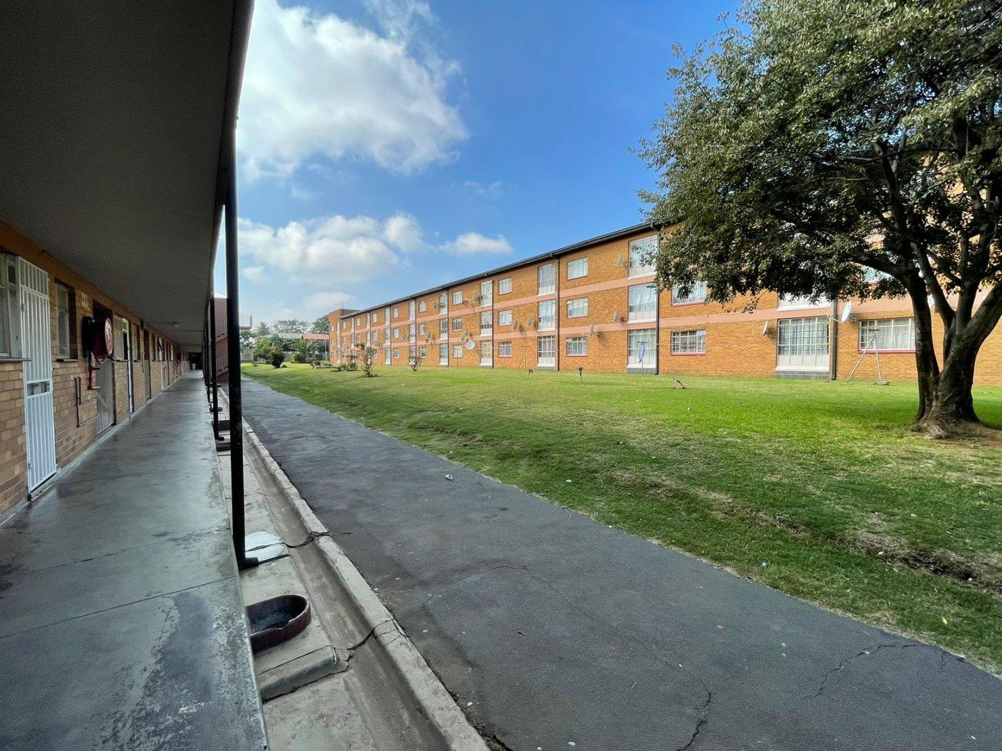 1 Bedroom Apartment / flat for sale in Crown Gardens P24114280134