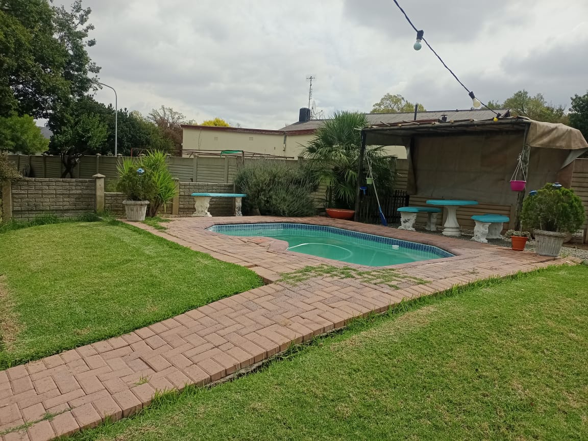 3 Bedroom House for sale in Noordhoek P24114280387