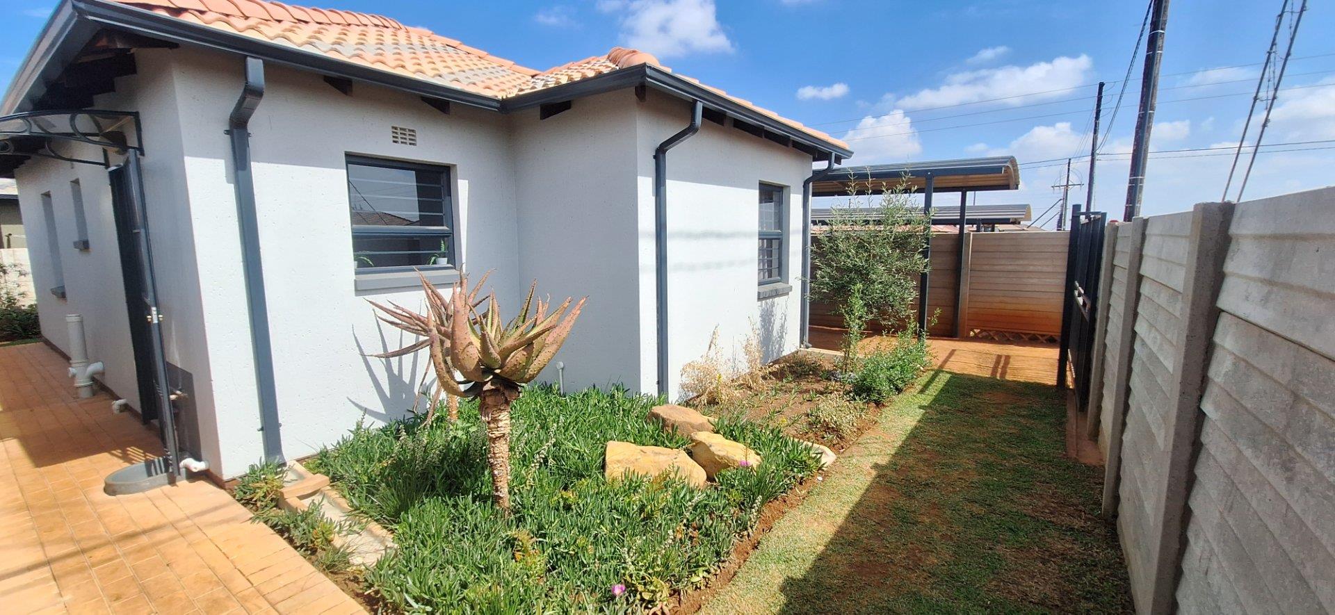 Diepkloof Zone 4 Property Houses for sale in Diepkloof Zone 4