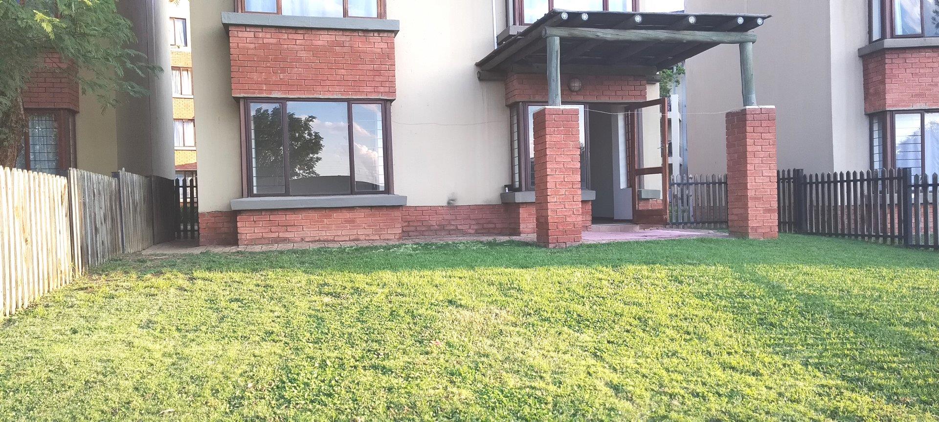 2 Bedroom Townhouse for sale in Montana Tuine 1517 Alldrin Road P24