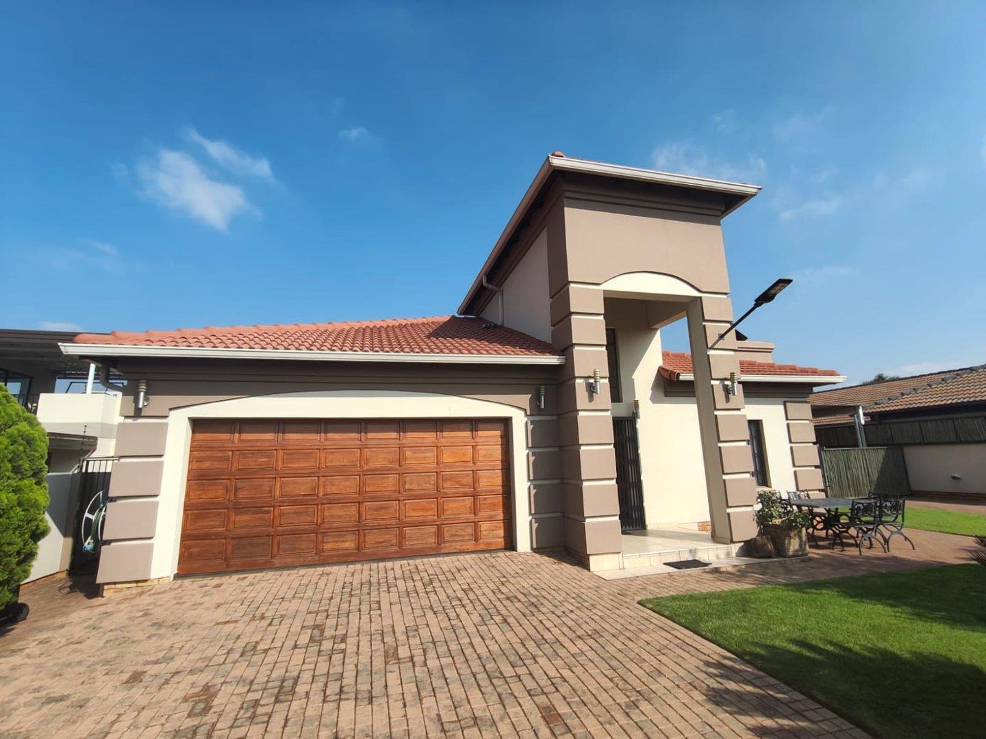 4 Bedroom House for sale in Vanderbijlpark SE 8 P24114281485