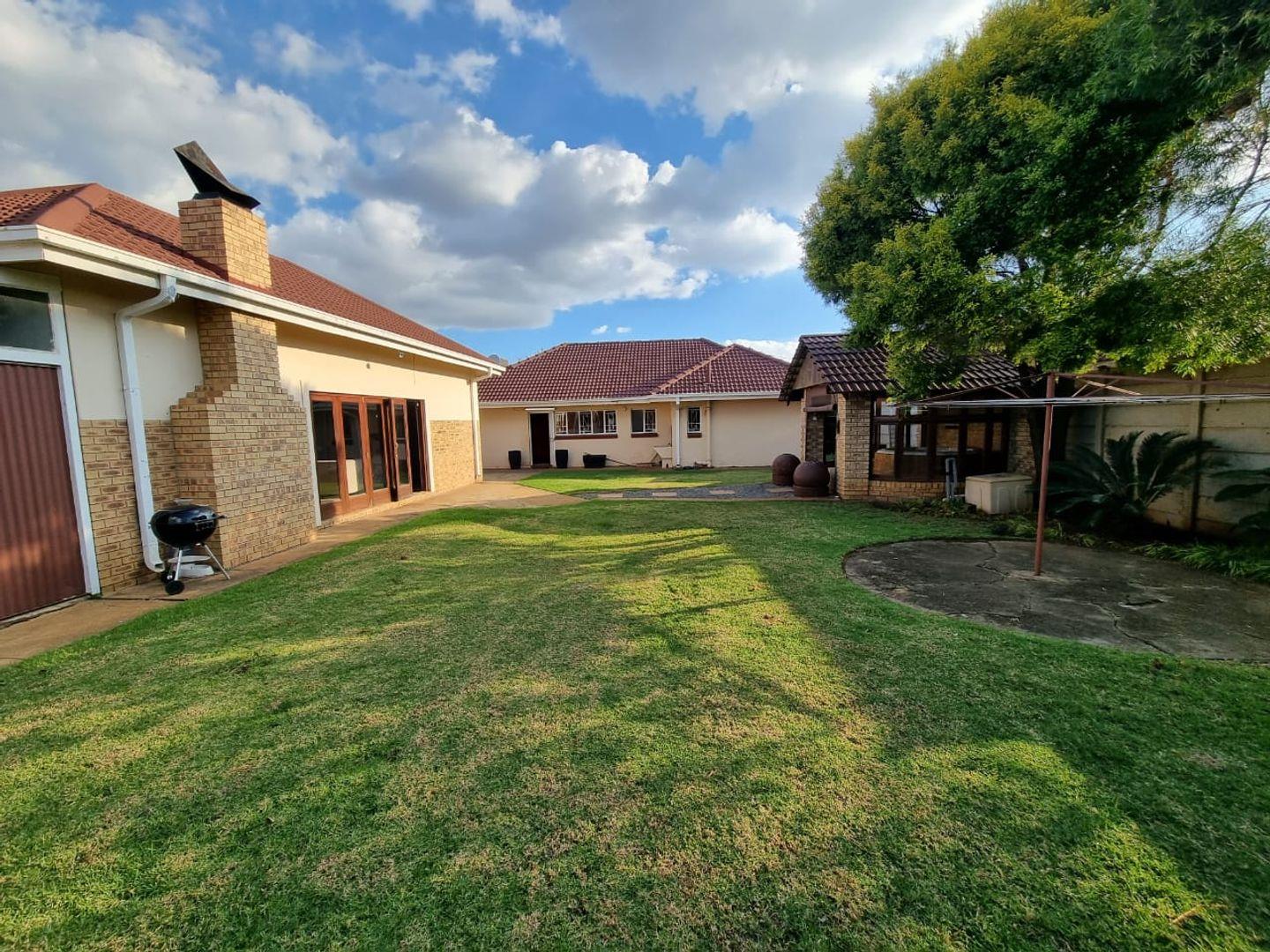 3 Bedroom House for sale in Risiville P24112640420