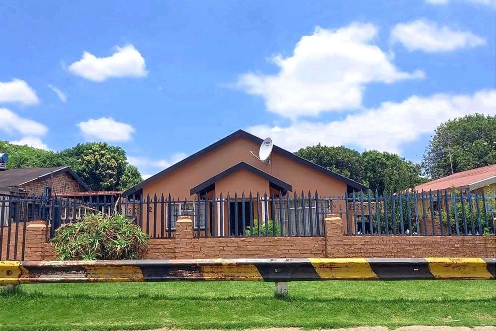 3 Bedroom House for sale in Eldorado Park P24114252466