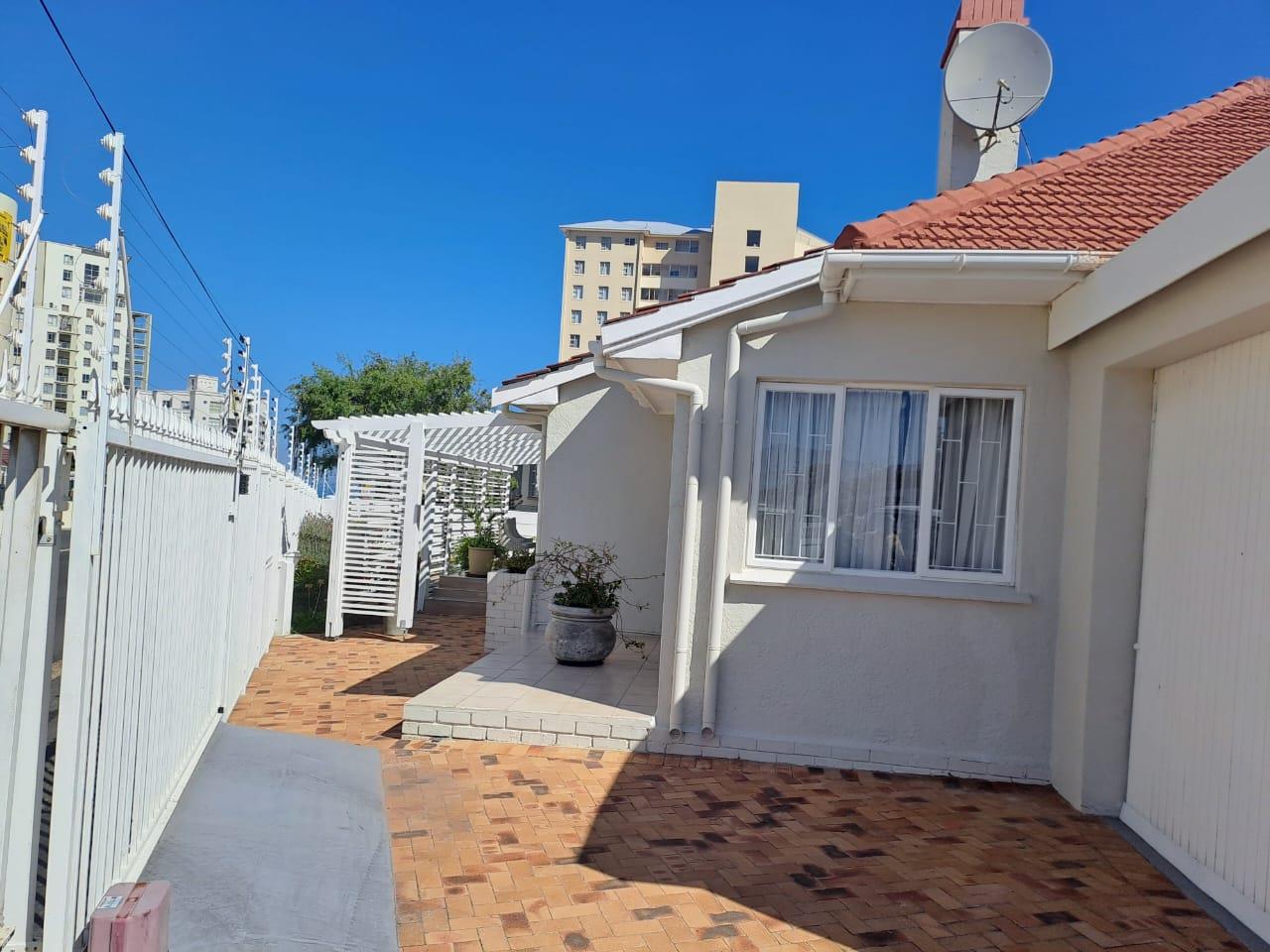 3 Bedroom House for sale in Van Ryneveld 16 Van Der Spuy Street P24