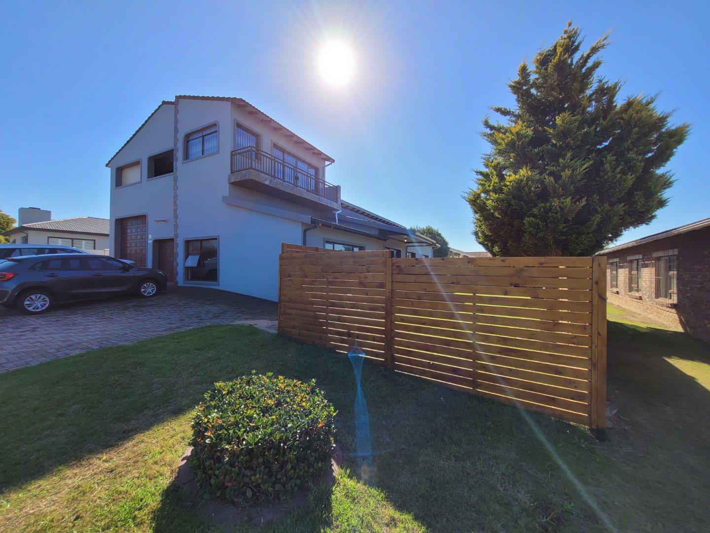 6 Bedroom House for sale in Wavecrest P24114284106