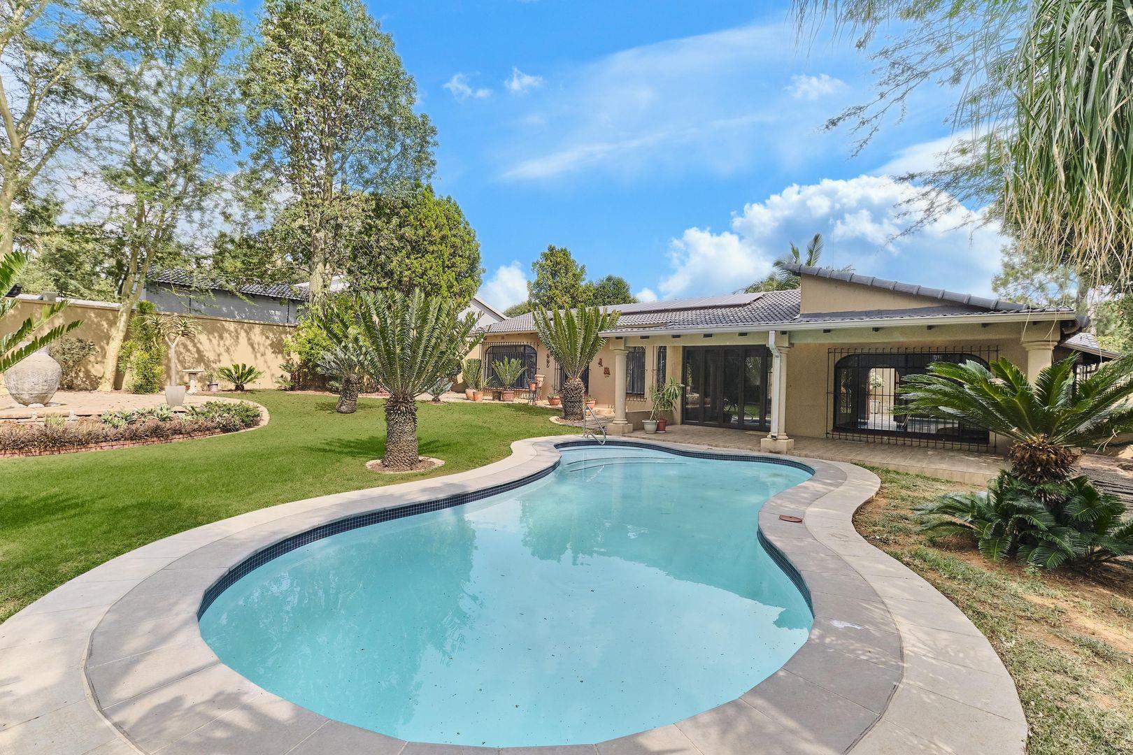 3 Bedroom House for sale in Sunninghill P24114077918