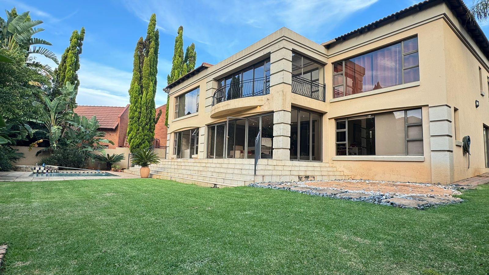 5 Bedroom House to rent in Woodhill Golf Estate P24114284849