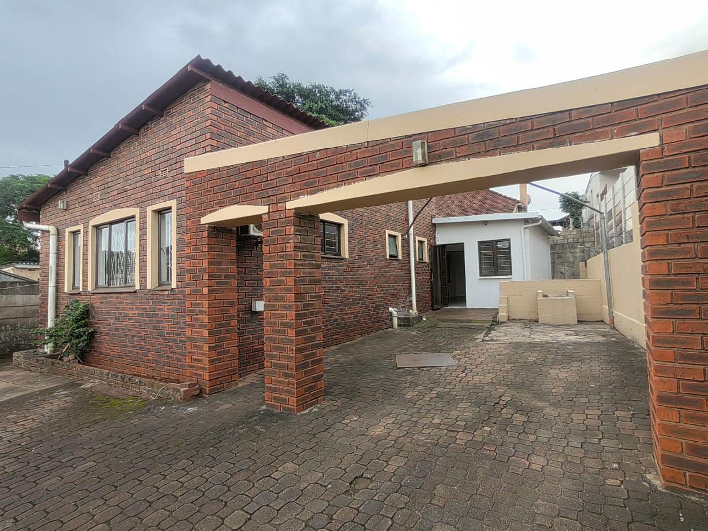 4 Bedroom House for sale in Umbilo P24114285712