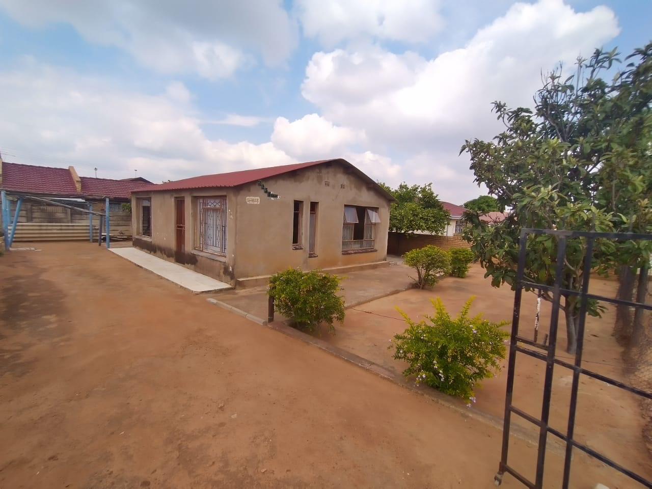 2 Bedroom House for sale in Soshanguve L P24114286613
