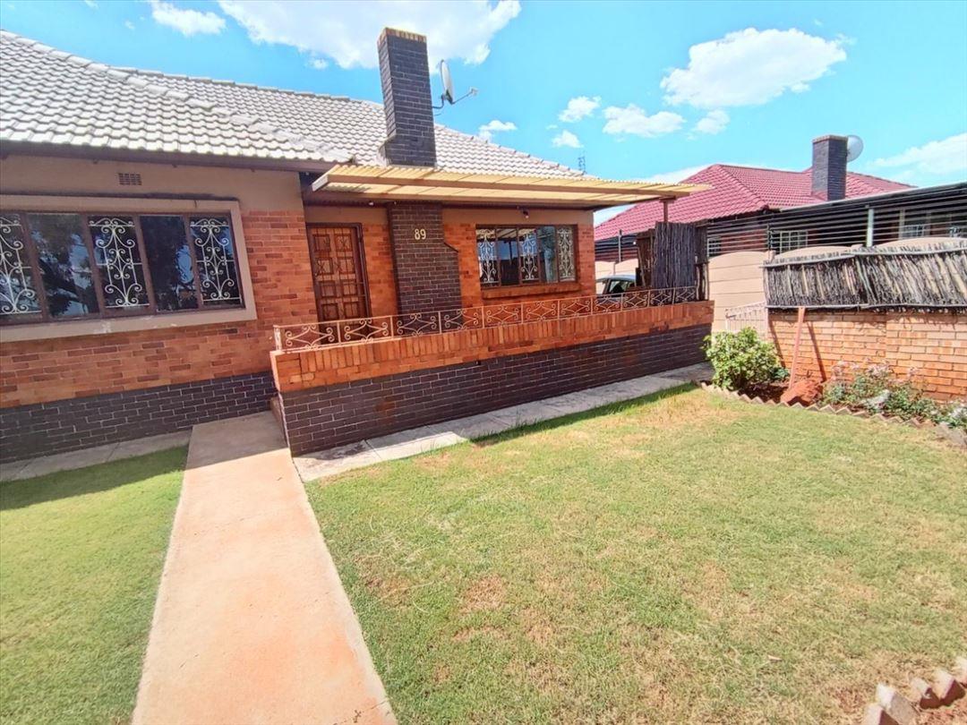 4 Bedroom House for sale in Germiston South P24114375041