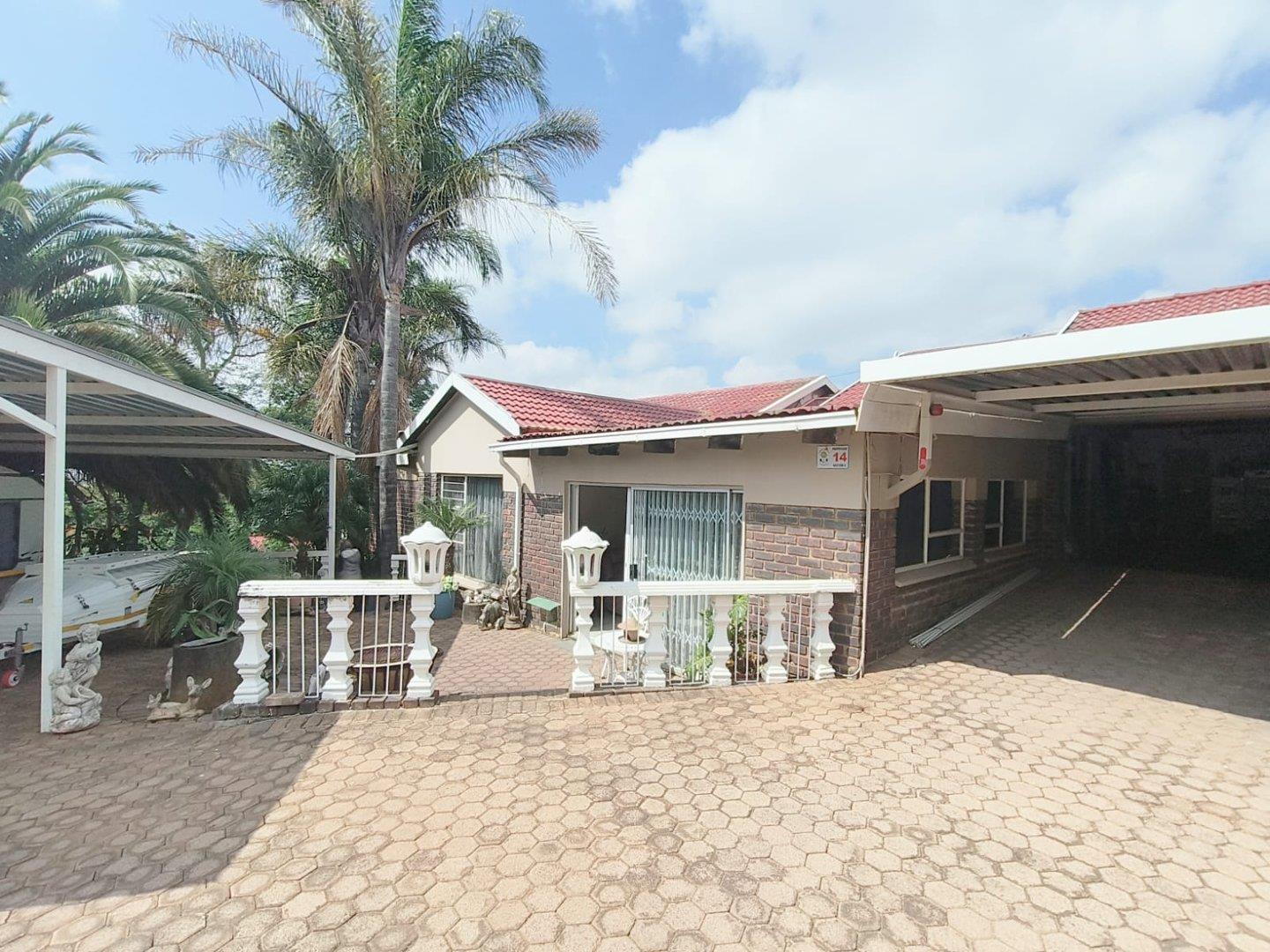 5 Bedroom House for sale in Rant En Dal 14 Papegaai Street P24