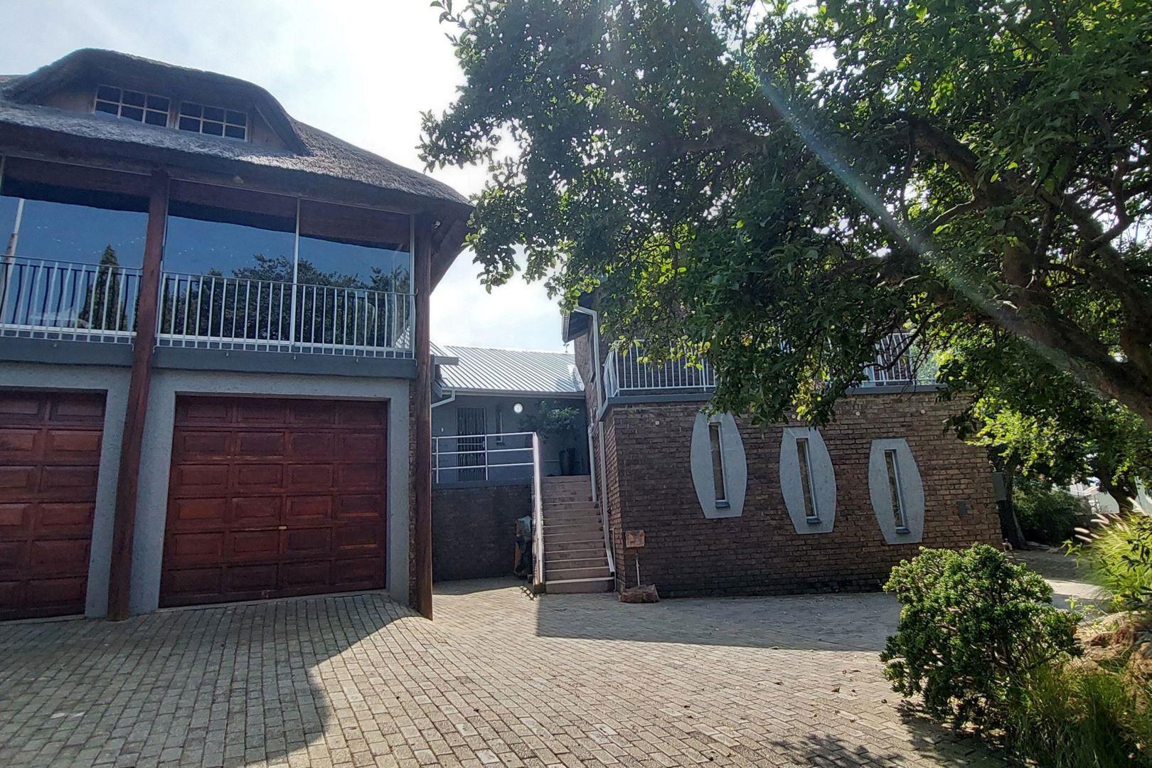 4 Bedroom House for sale in Overkruin P24114286776