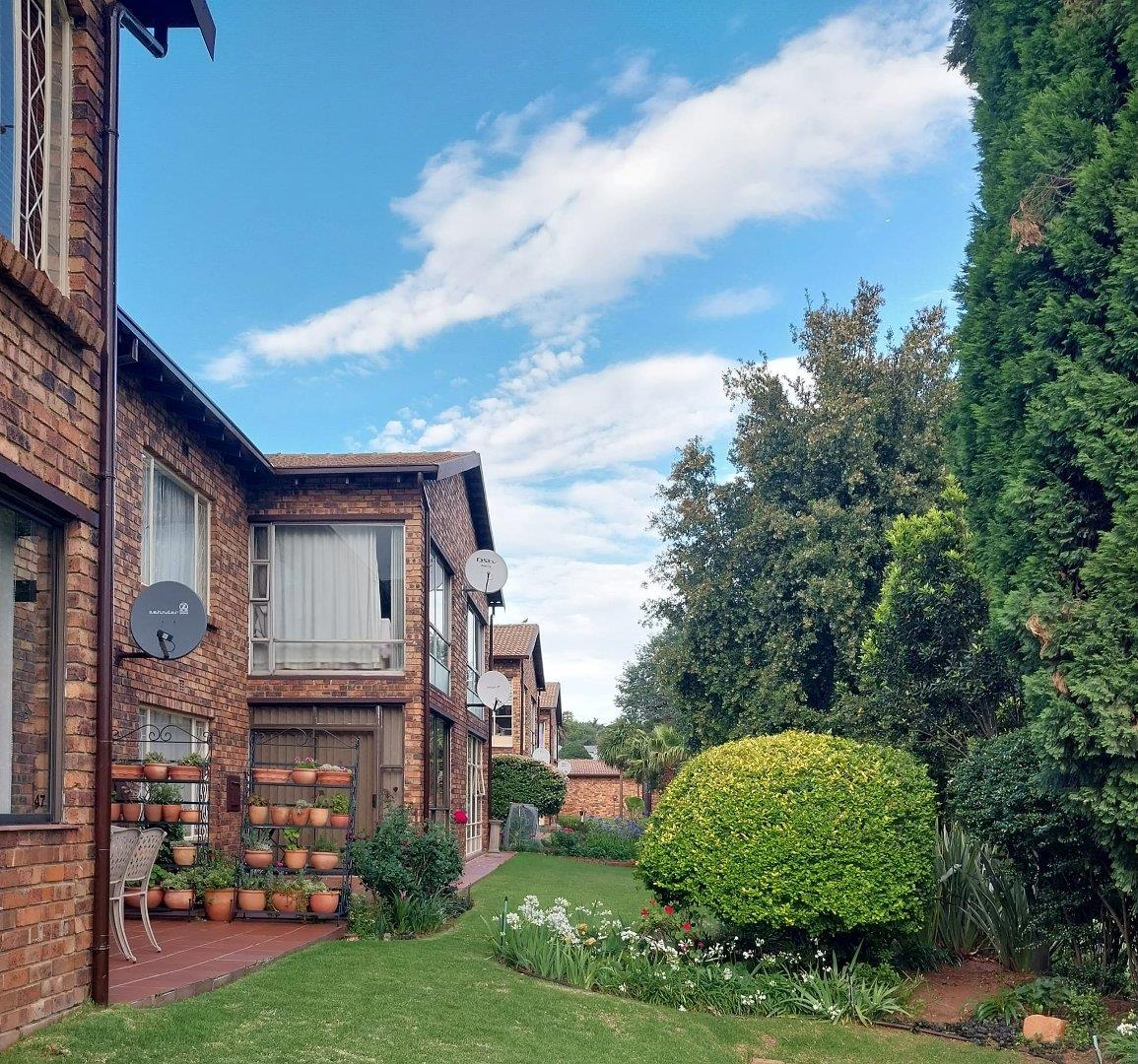 Apartment / flat for sale in Florida Glen Waterval Village Derde