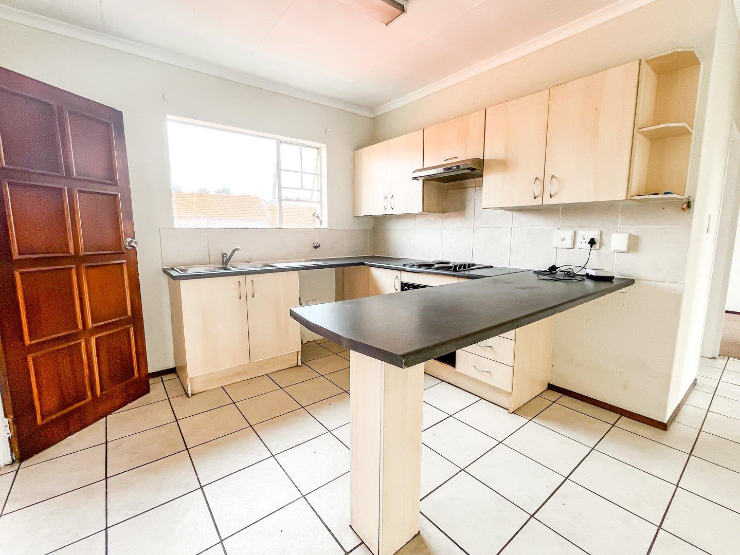 2 Bedroom Townhouse for sale in Crystal Park P24114287316