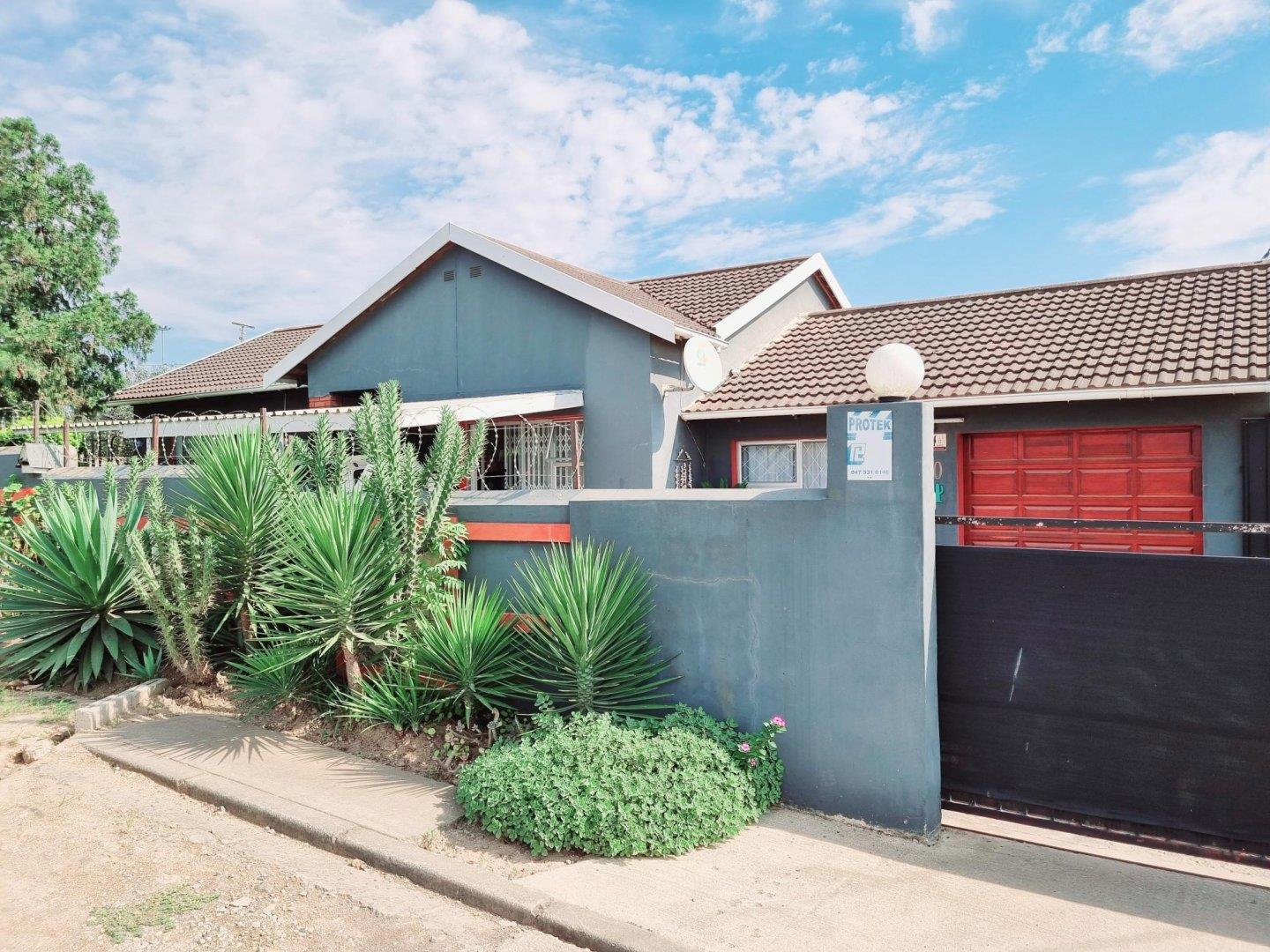 3 Bedroom House for sale in Mthatha 10 Bernard Schultz Drive P24