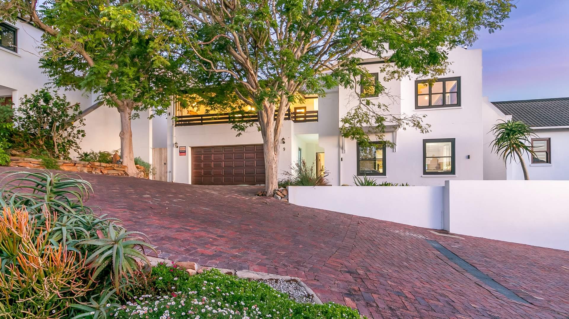 3 Bedroom House for sale in Knysna Heights Lagoon Ridge, 5