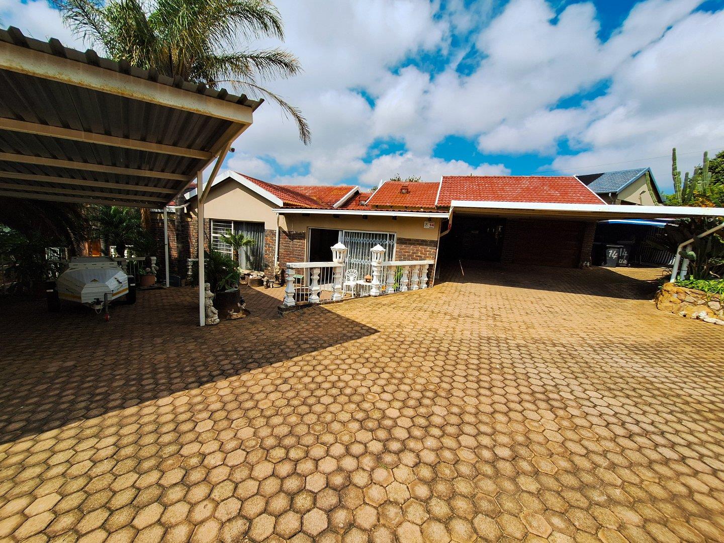 3 Bedroom House for sale in Rant En Dal 14 Papegaai Street P24