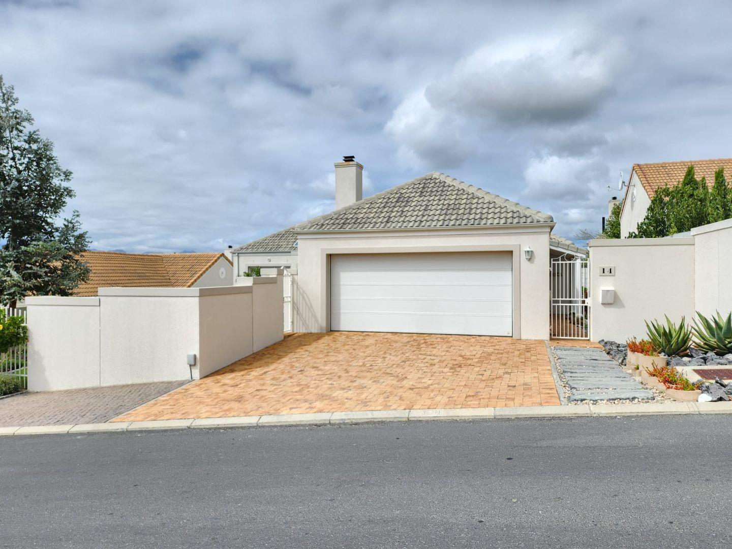 Pinehurst Property Property and houses to rent in Pinehurst