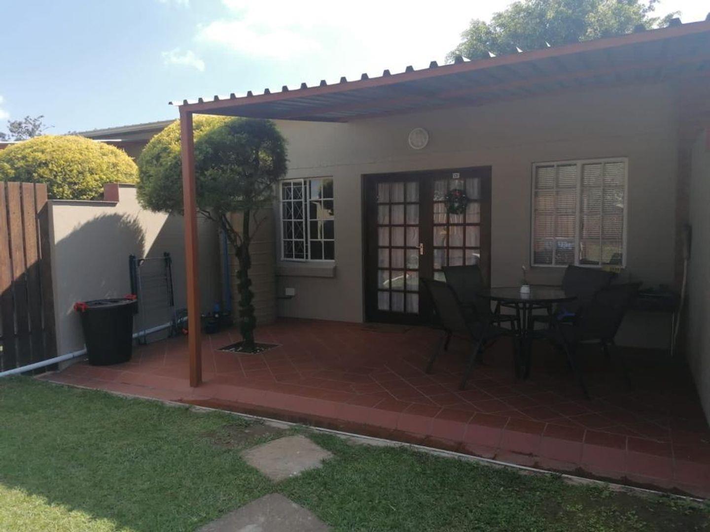 2 Bedroom Townhouse for sale in Chasedene P24113878556