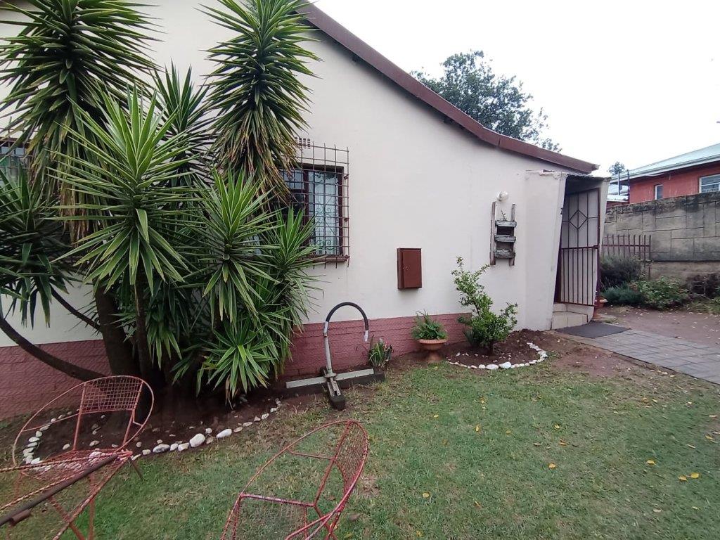 3 Bedroom House for sale in Sophiatown P24114290398