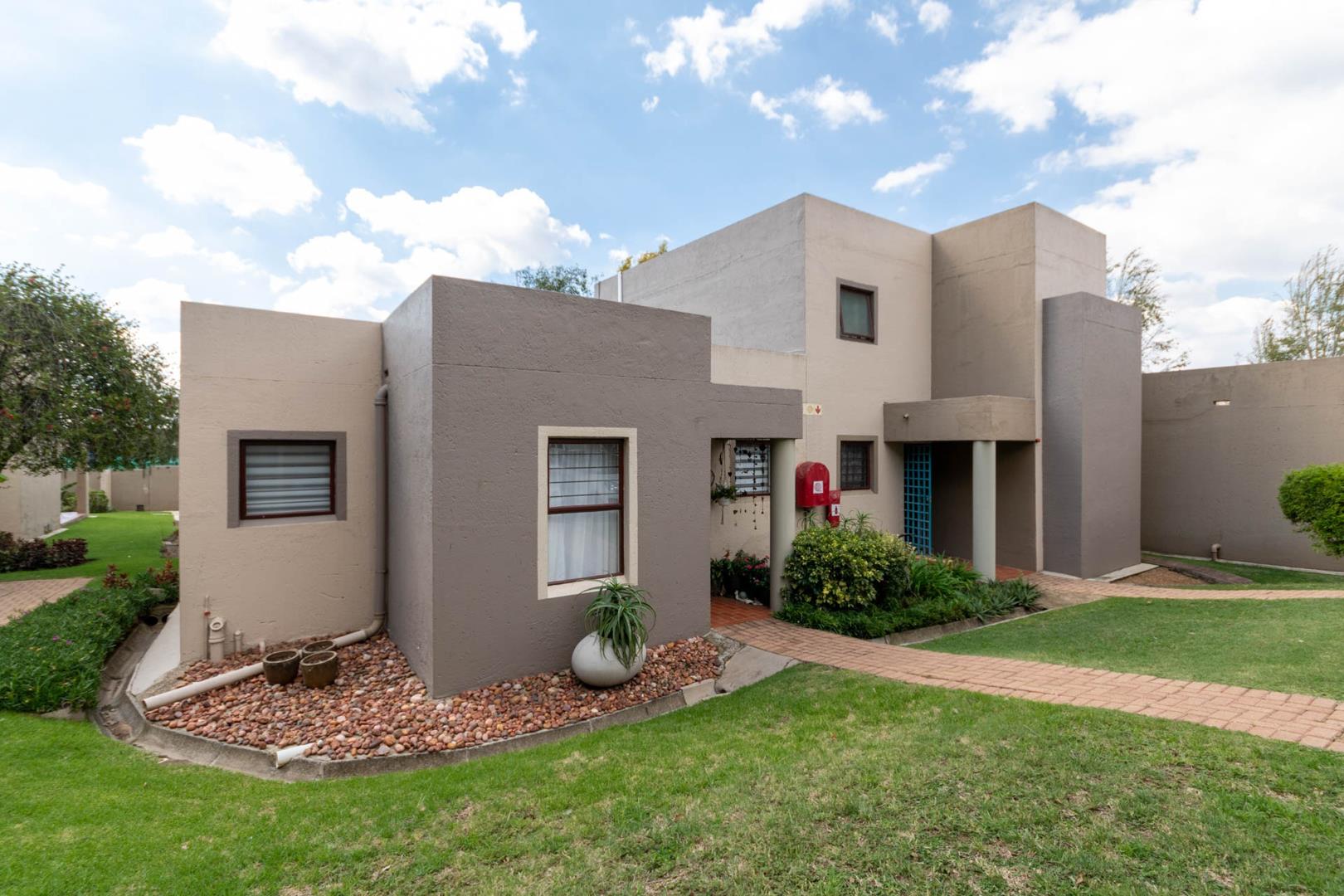 2 Bedroom Townhouse for sale in New Market 18, 6 Findhorn Street