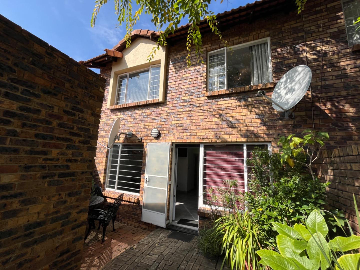 2 Bedroom Townhouse for sale in Glenvista 20 Chapparal Gardens, 31