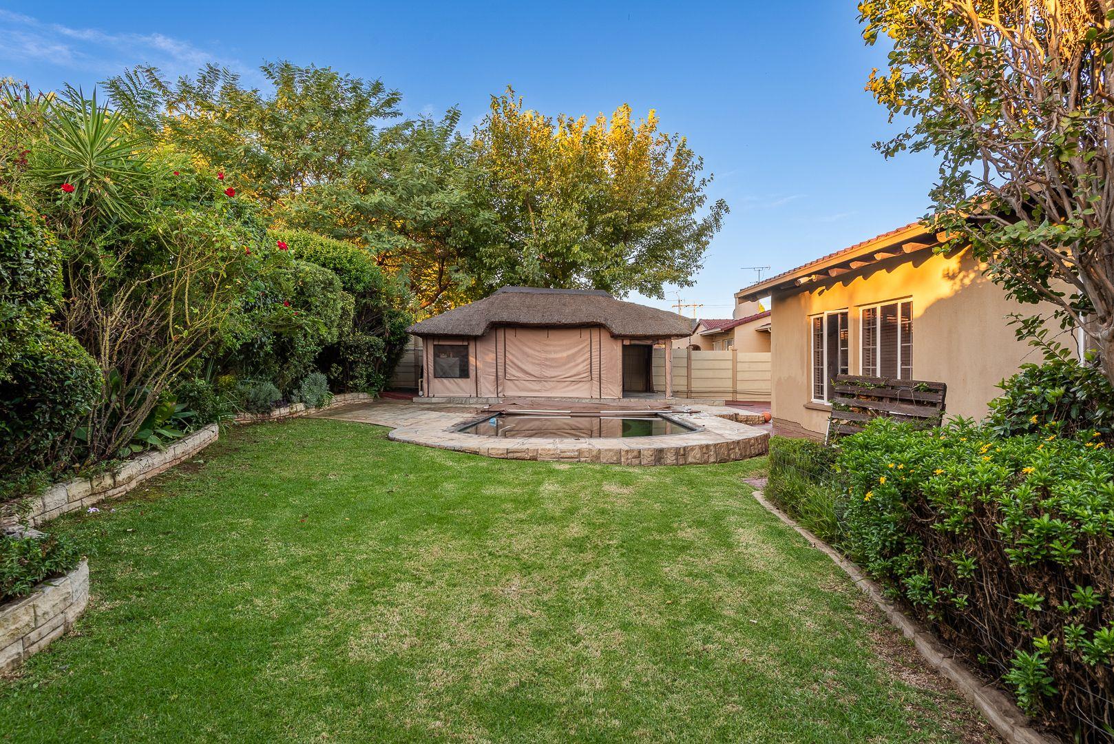 4 Bedroom House for sale in Brackendowns P24114291023