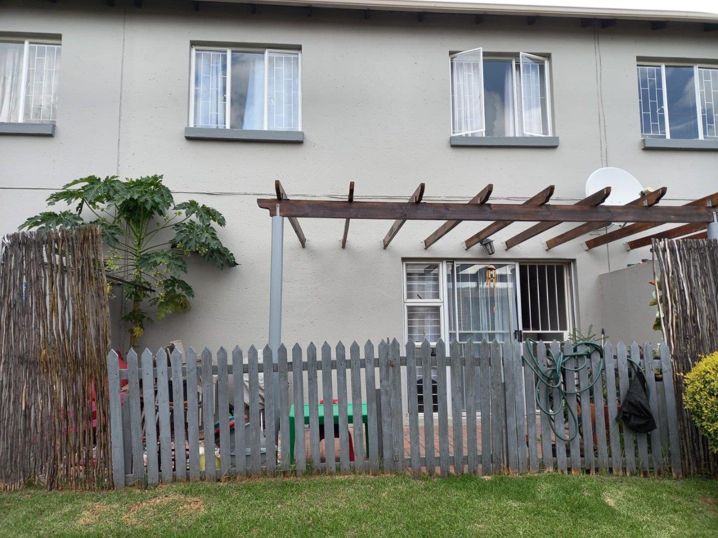 2 Bedroom Townhouse to rent in Edenvale Central P24114291463