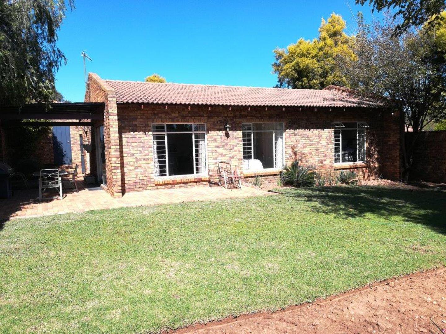 2 Bedroom House to rent in Paulshof P24111327027