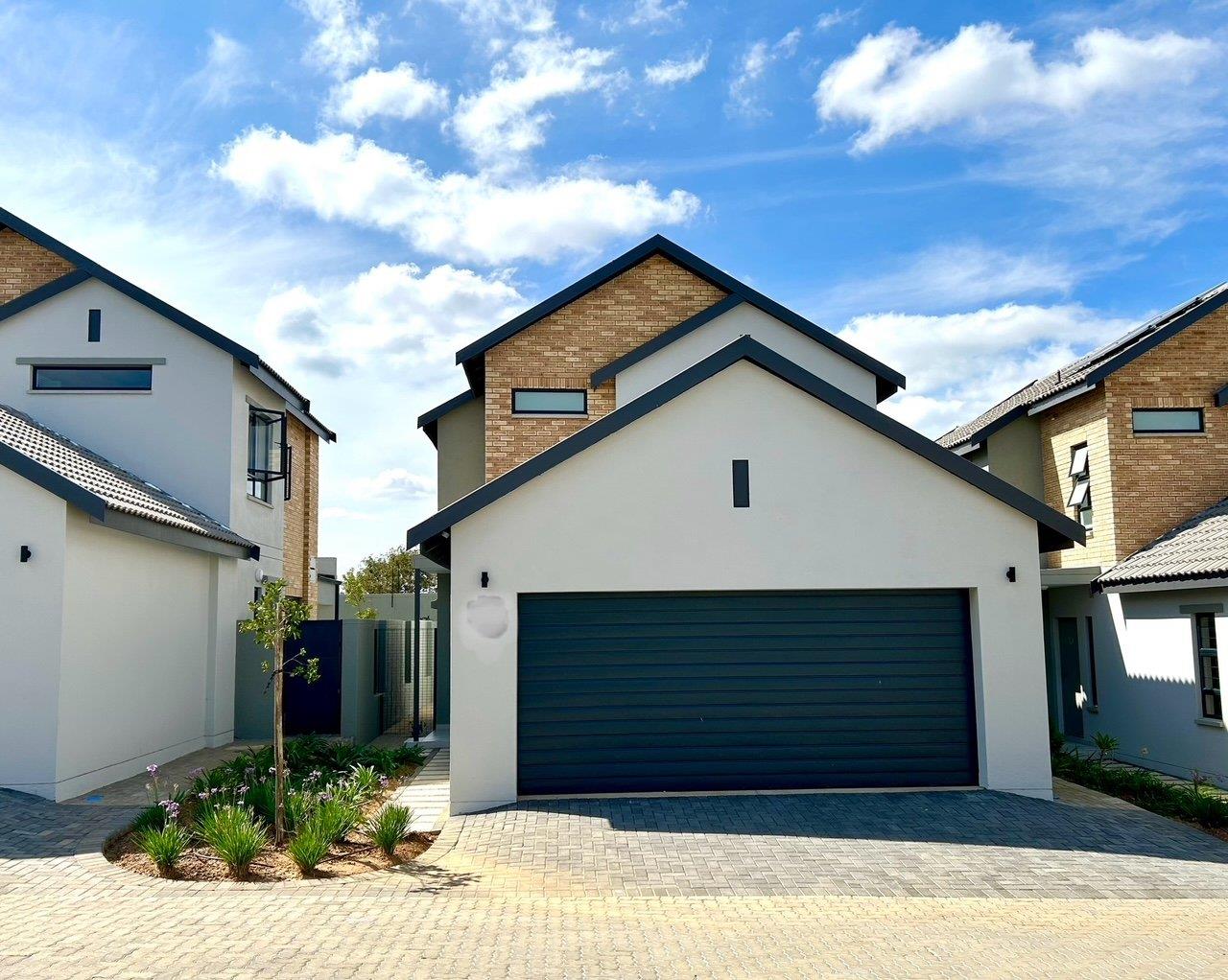 4 Bedroom Townhouse for sale in Broadacres Broadachres Drive P24