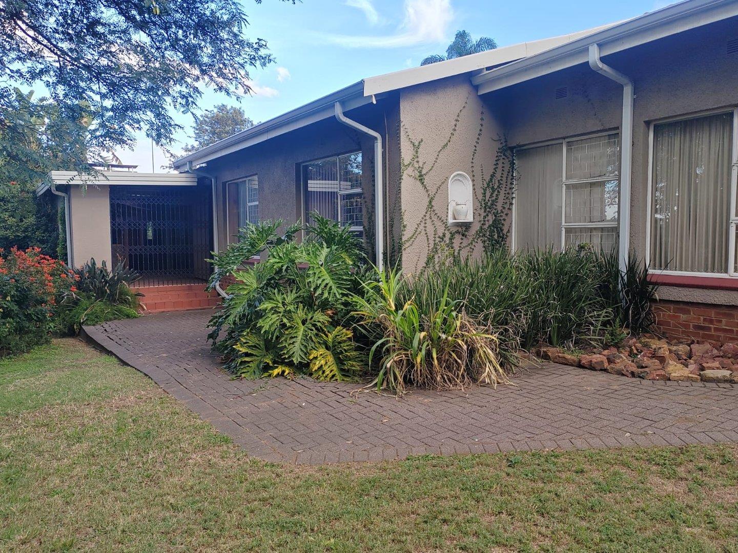 4 Bedroom House for sale in Die Heuwel P24114293043