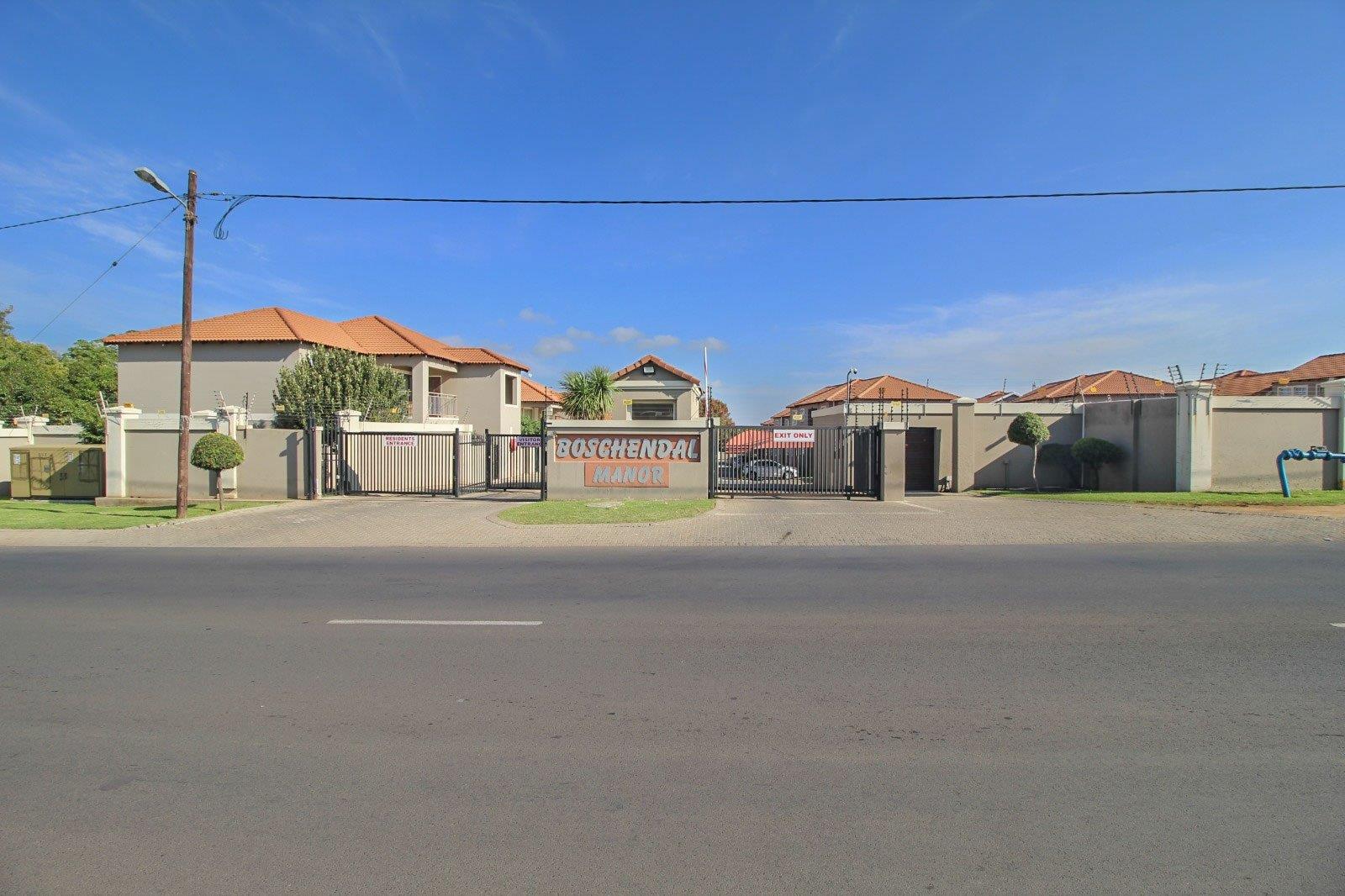 2 Bedroom Apartment / flat for sale in Crystal Park P24114293314