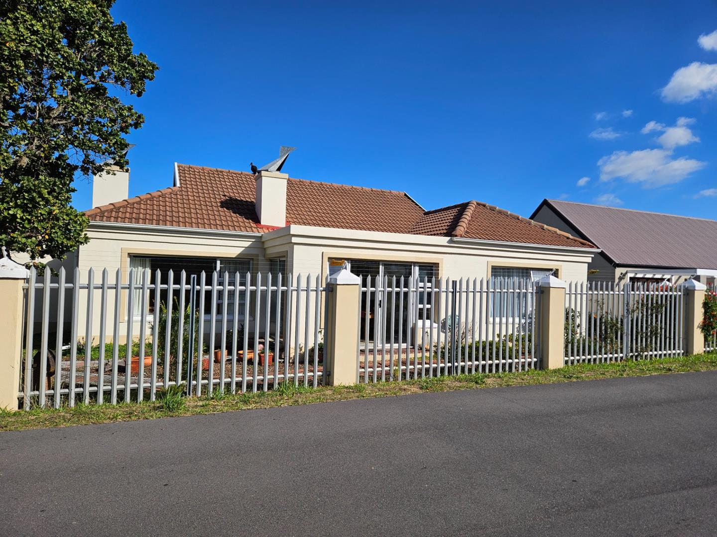 3 Bedroom House for sale in Kleinmond Central 50 11th Avenue P24