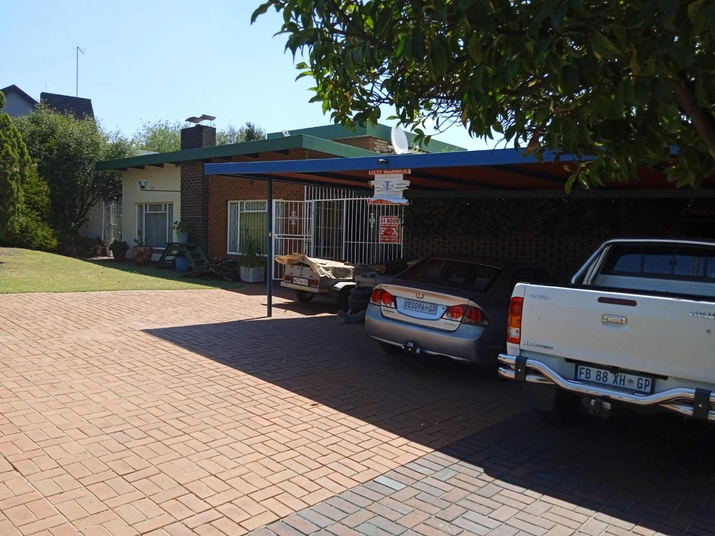 5 Bedroom House for sale in Tulisa Park 49 Paul Kruger Street P24