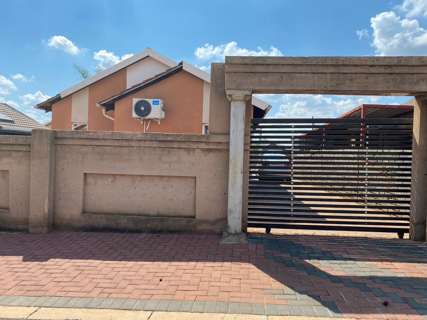 3 Bedroom House for sale in Rosslyn 6486 Ikhambi Street P24114295447