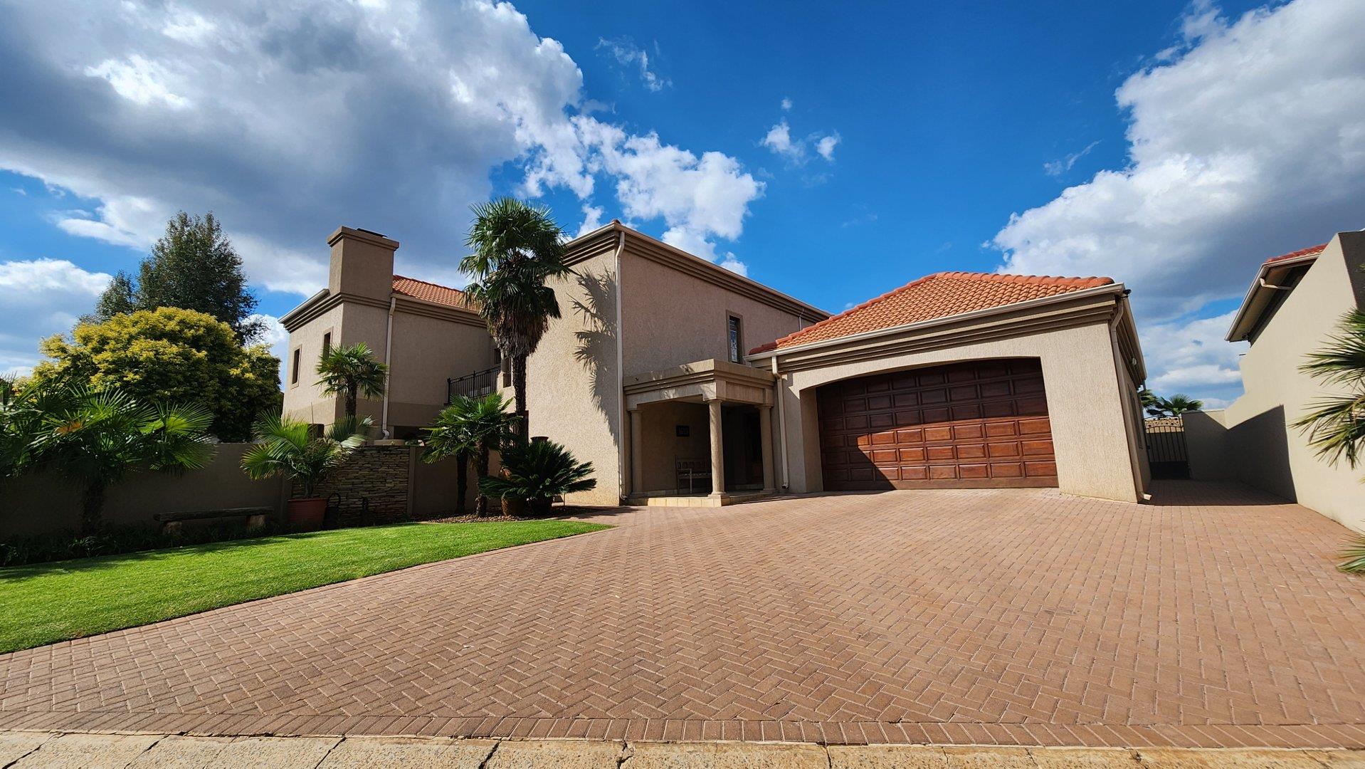 5 Bedroom House for sale in Emfuleni Golf Estate P24114296723