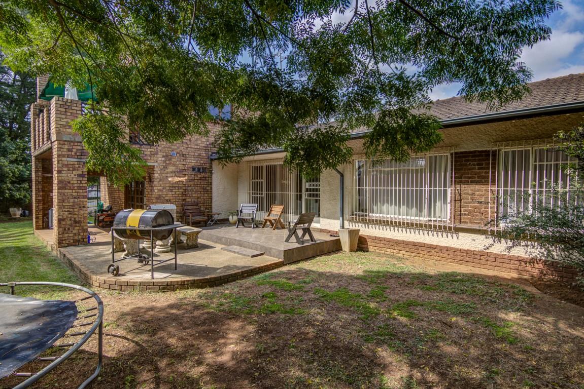 6 Bedroom House for sale in Allen Grove 99 Partridge Avenue P24