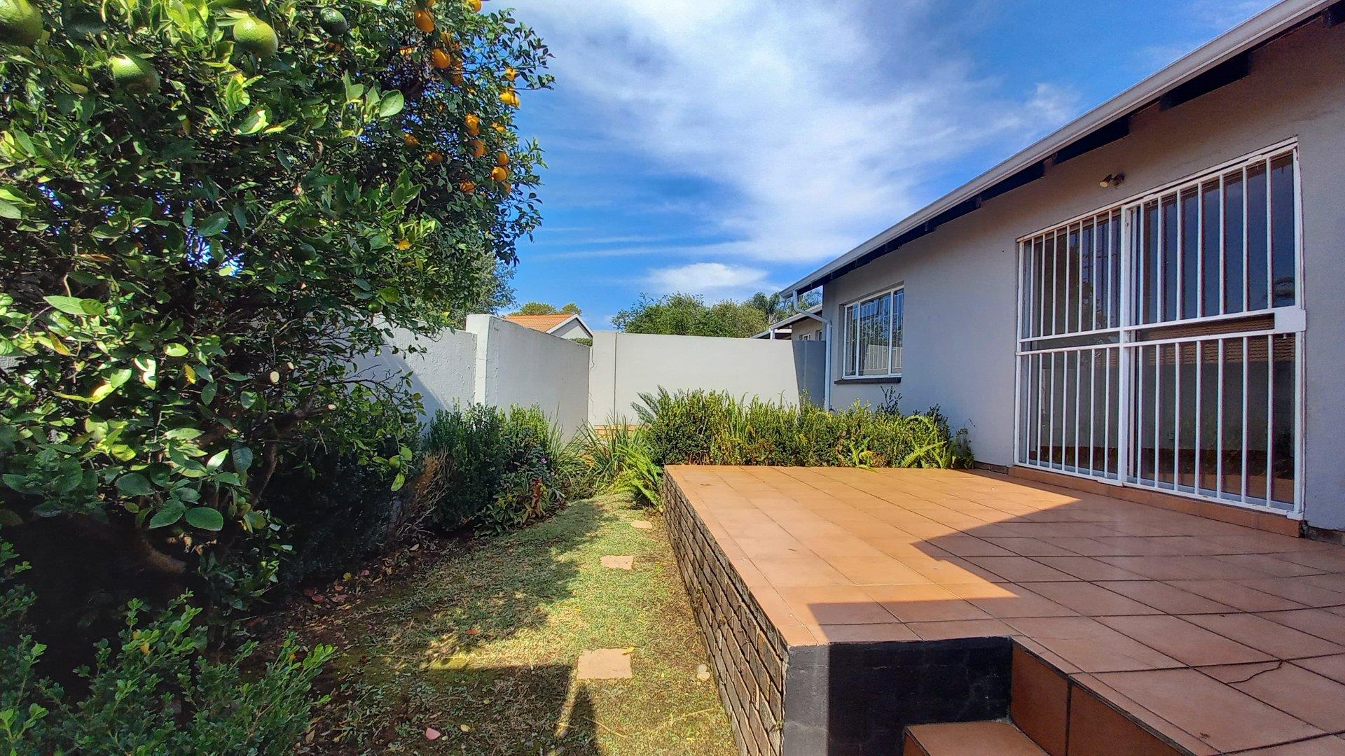 2 Bedroom Townhouse to rent in Northwold P24112669828