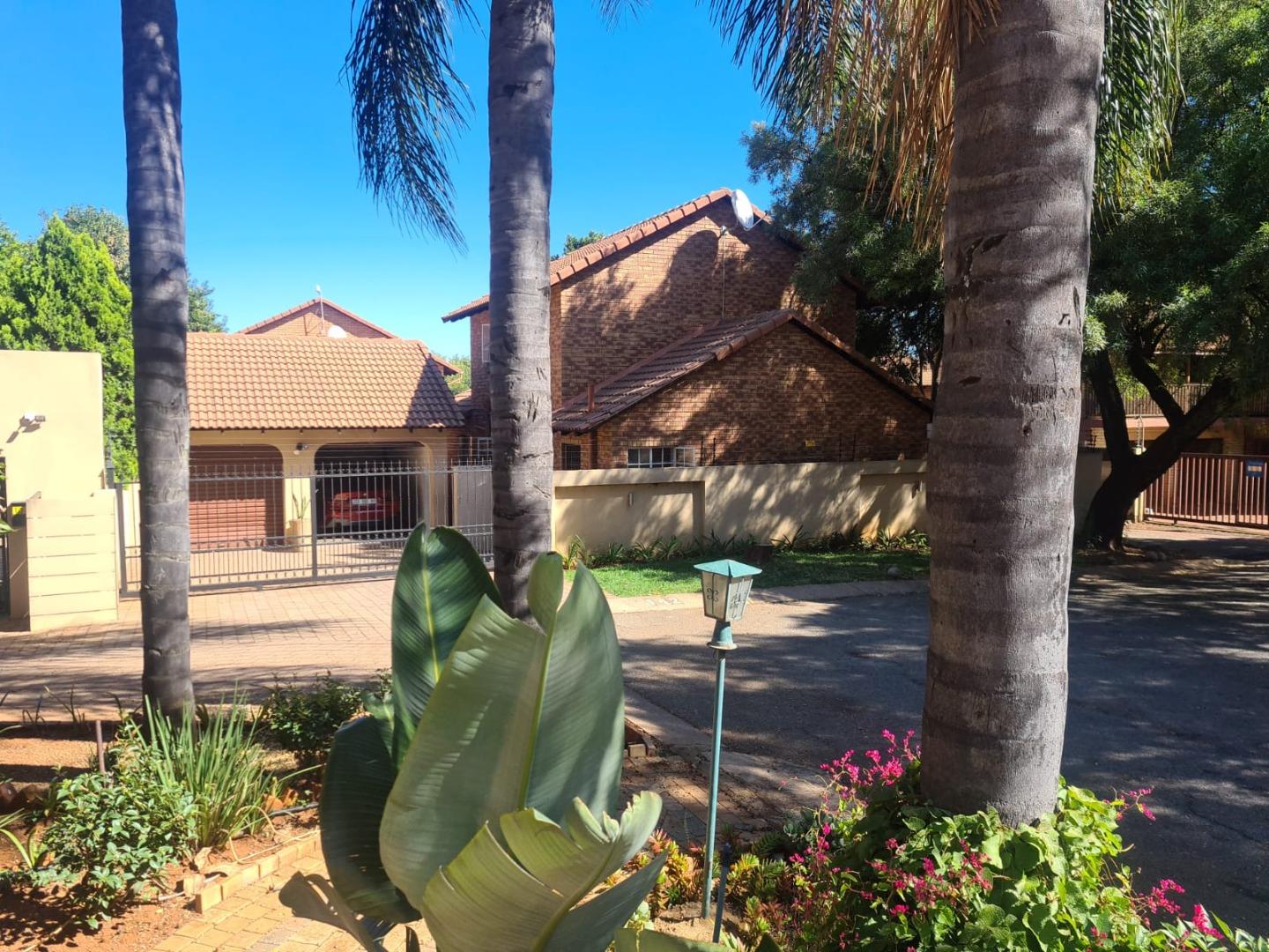 3 Bedroom House for sale in Lynnwood Ridge Gift Acres Ave Lynnwood Ridge P24114171080