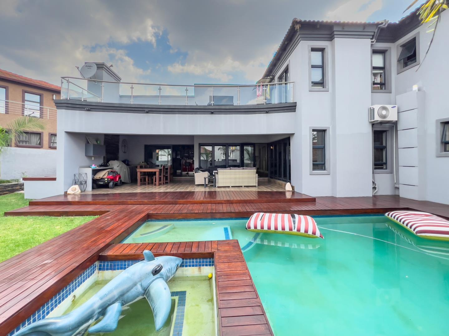 5 Bedroom House for sale in Blue Valley Golf Estate P24114297775