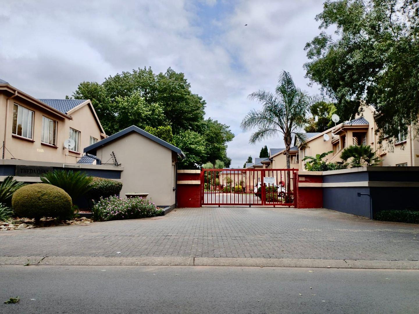 2 Bedroom Apartment / flat for sale in Lakefield P24114297780