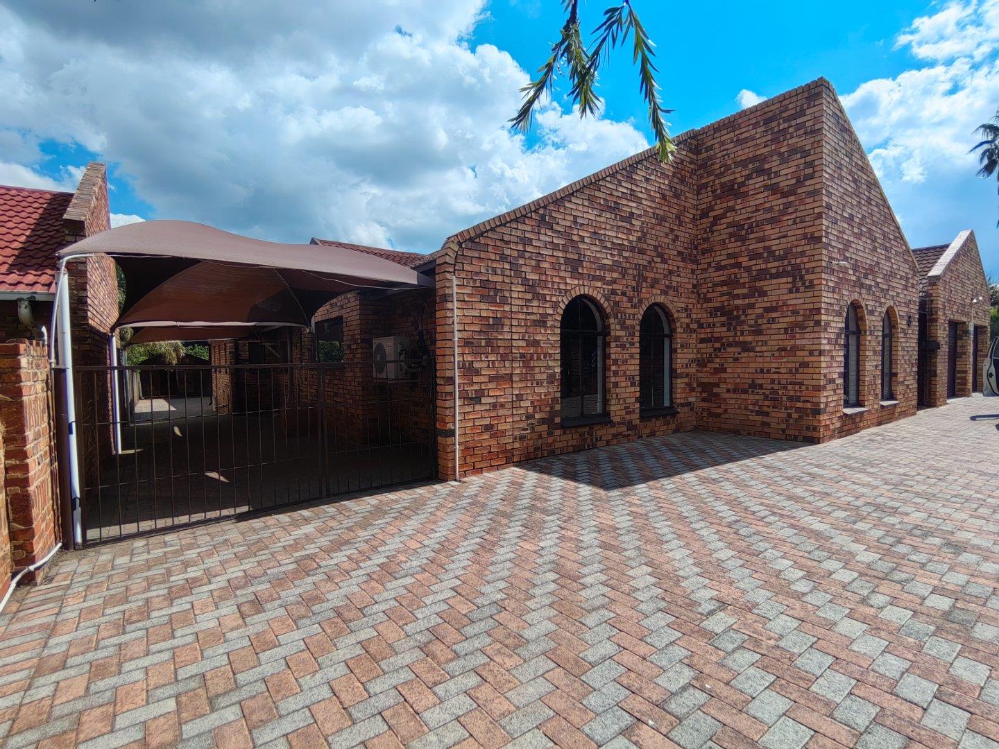 3 Bedroom House for sale in Vanderbijlpark SE 3 P24114298214