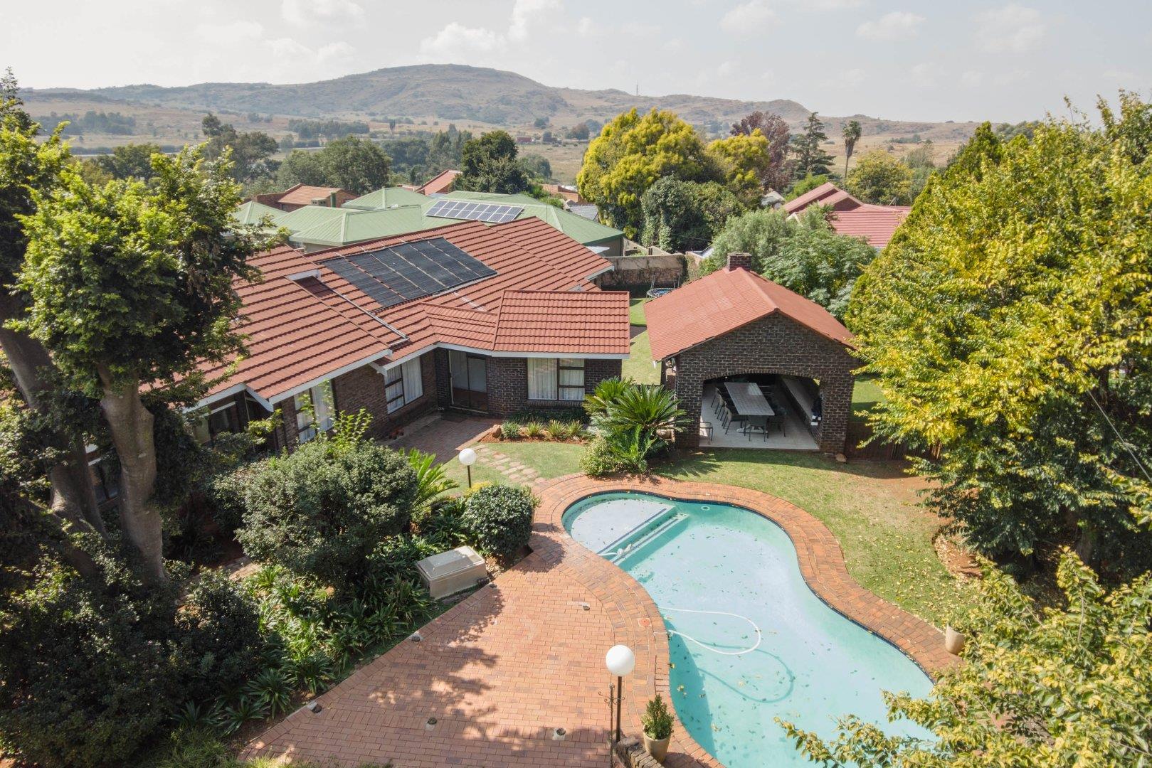 4 Bedroom House for sale in Overkruin P24114298274