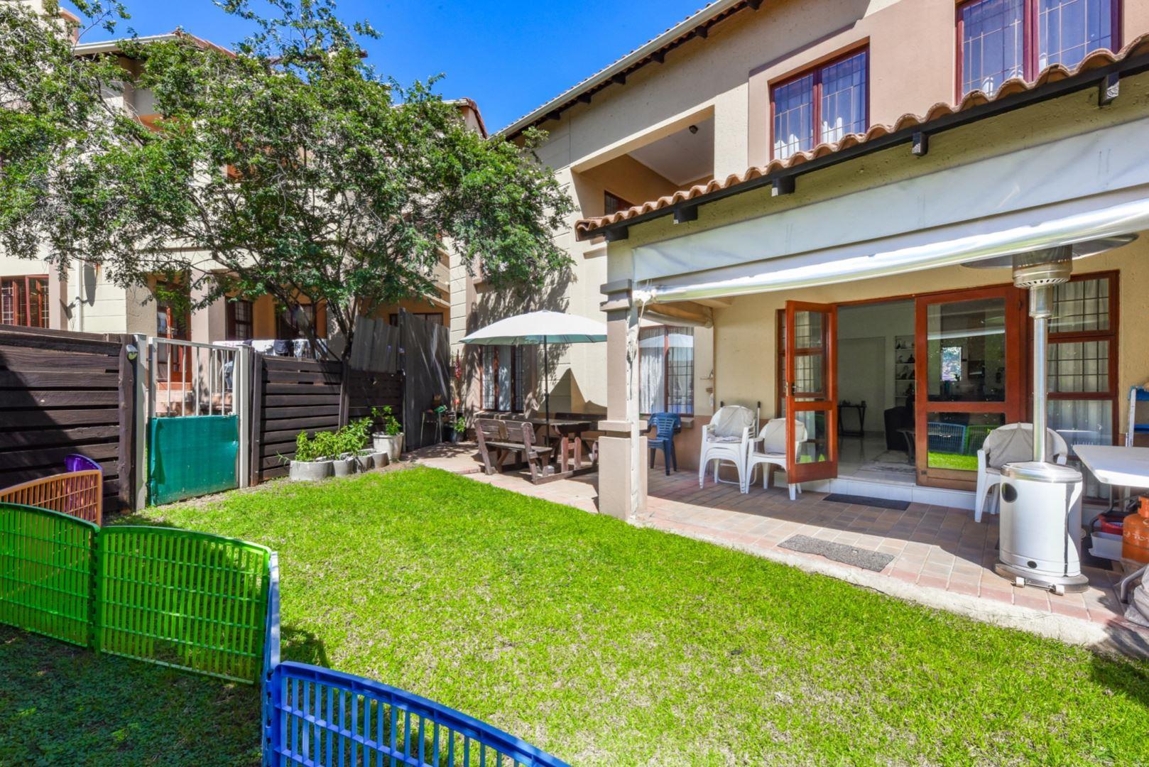 3 Bedroom Apartment / flat for sale in Douglasdale P24114298771