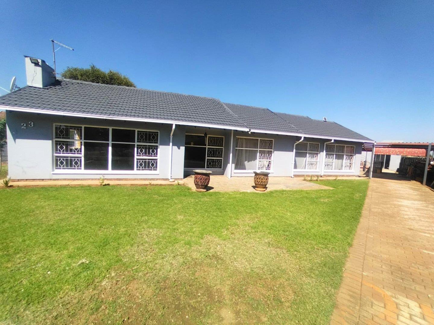 3 Bedroom House for sale in Modder East P24114299151