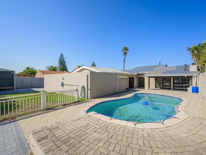 3 Bedroom House for Sale in Bluewater Bay