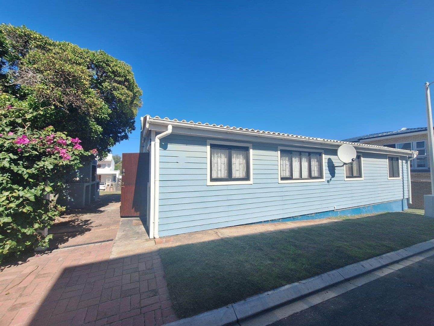 4 Bedroom House for sale in Hartenbos Central P24114299993