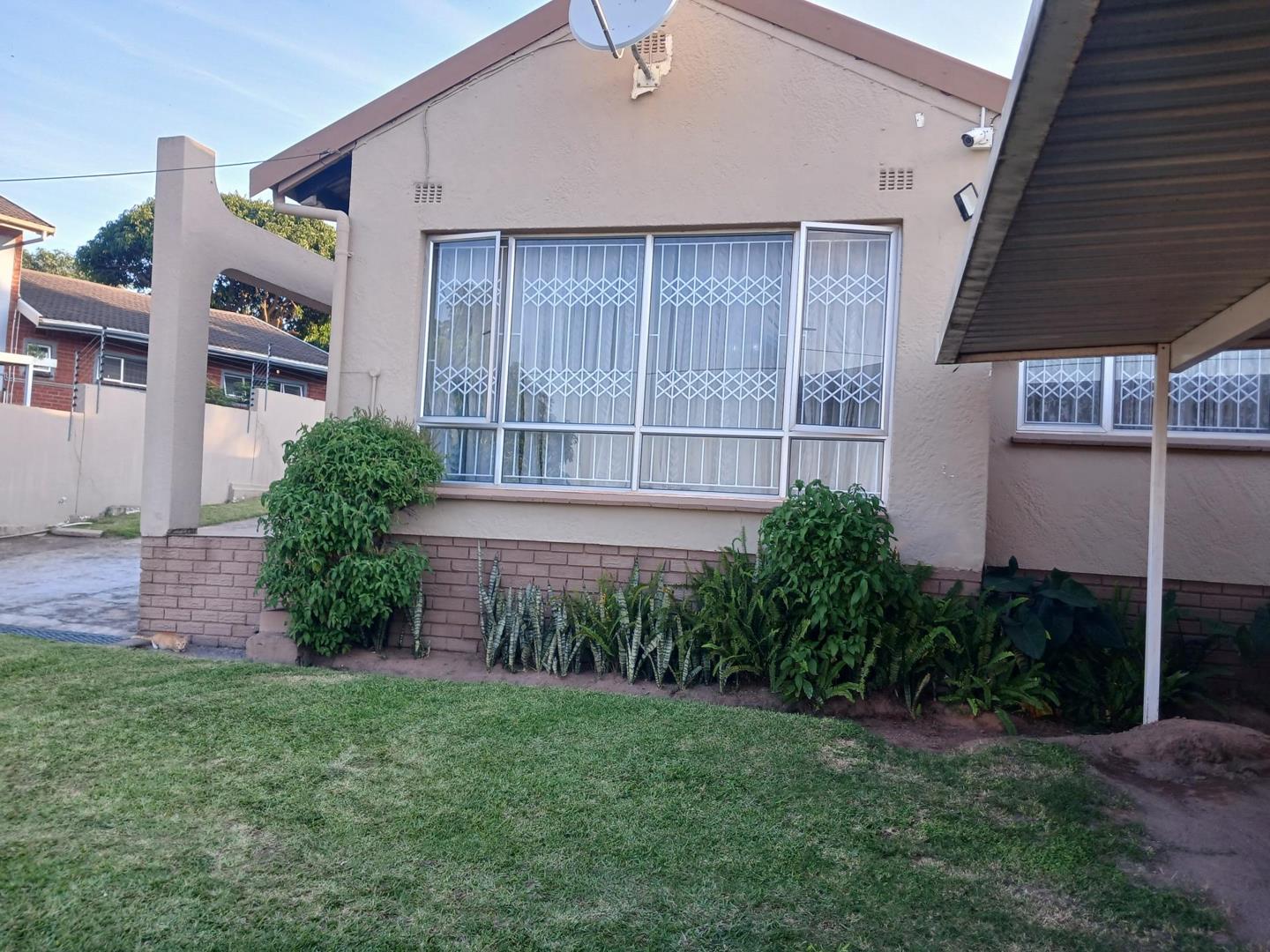 3 Bedroom House for sale in Stanger Manor P24114300295