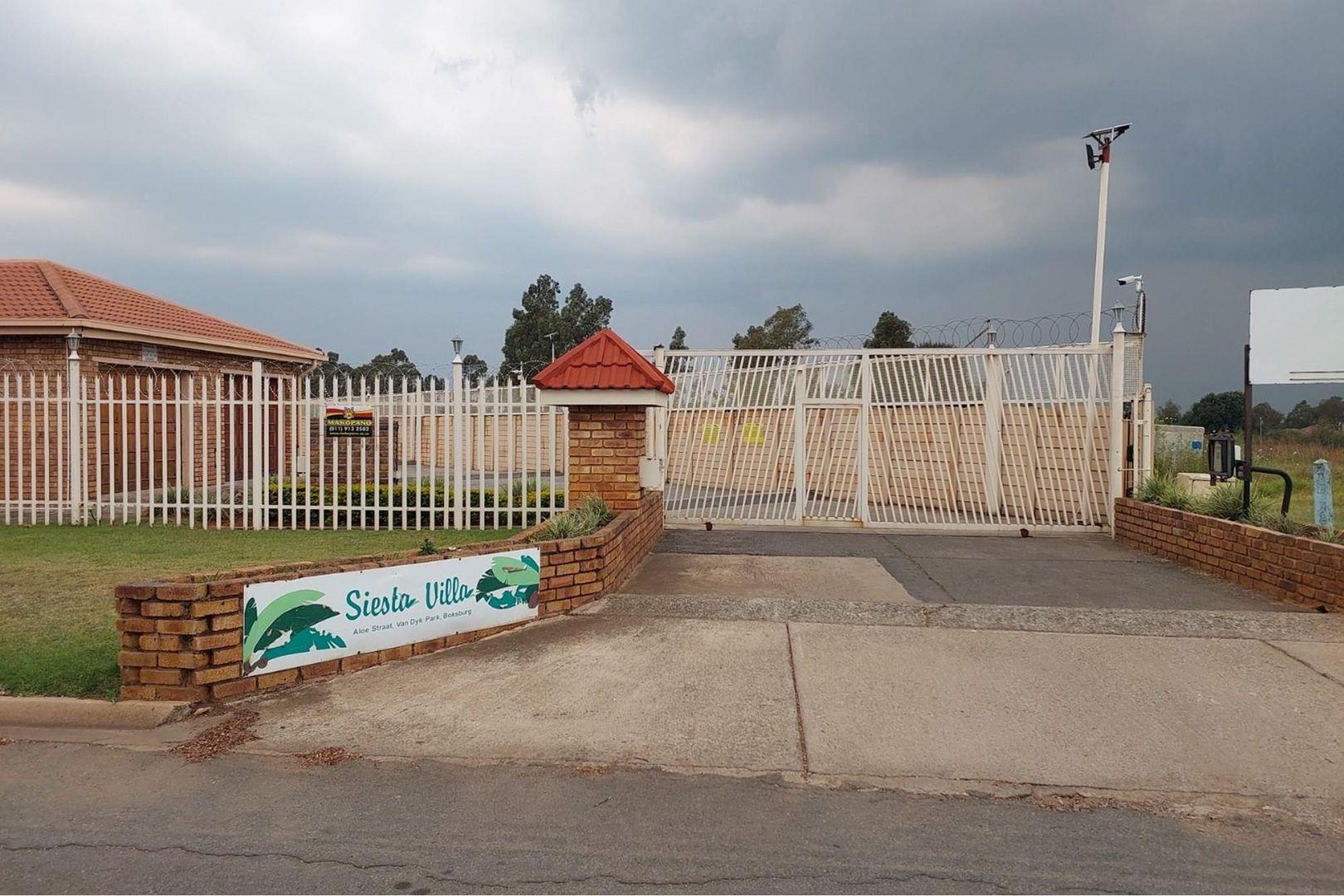 2 Bedroom Townhouse for sale in Van Dyk Park P24114300496